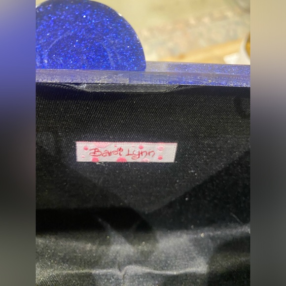 BARI LYNN CRAZY COOL GLITTERED ACRYLIC BOX CLUTCH - Picture 4 of 5